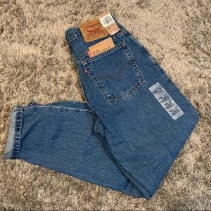🆕 Levi’s 550 mom jeans